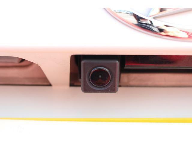 バックカメラです。初めての場所でのバック駐車もバックカメラ機能が車体後方部を映し出してしっかりサポートします！
