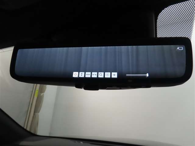 デジタルインナーミラー装備！車両後方のカメラの映像をデジタル補正で視認性を向上させてインナーミラー内に表示します♪視界を遮るものがなく、後席に同乗者がいても後方を確認しやすく安心です♪