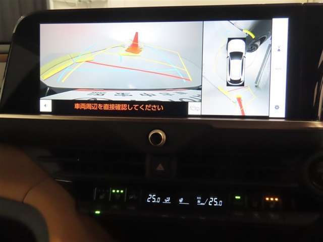 後方の見える安心をお届けするバックガイドモニター付：バックするときのアシストラインもあって楽々バック！車庫入れや縦列駐車をサポートし、苦手な駐車も安心です！今やもう手放せない装備ですネ♪