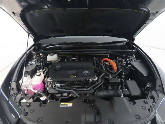 車にとって、とても大切な部分のエンジンルーム。綺麗に清掃済みで安心です。