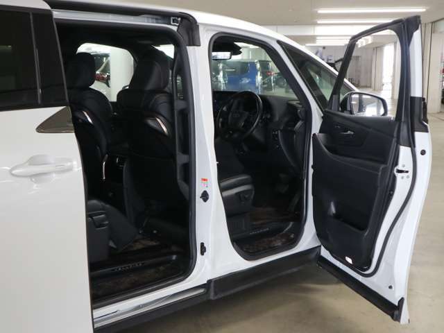 毎日新規物件入庫！3500台の高品質車をぜひとも、ご自身の目で直接ご覧になって、ご実感下さい、自身を持ってお勧めいたします。