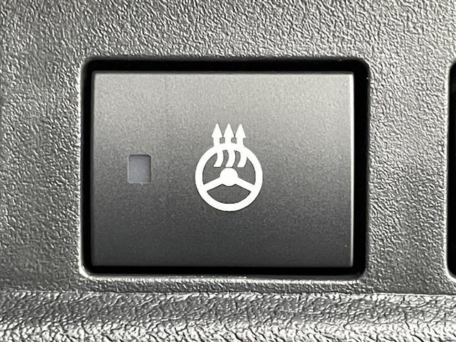 【ステアリングヒーター】冬場の寒い日に手がかじかみながら運転するのはツライですよね。でも、これがあれば安心です！ハンドルのグリップ部がじわっと暖かくなって心までポカポカします。