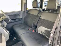 ■ベンチシートになっておりますので、助手席へウォークスルー可能/センターアームレスト付/ネットでは伝えきれないことが沢山ございます。まずはお気軽にお問い合わせください。！