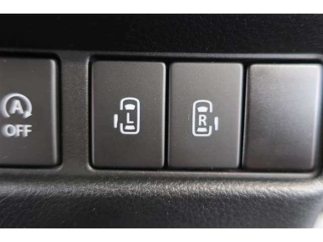 両側電動スライドドアのスイッチ付です。車内からもスイッチひとつで楽にドアの開閉が可能です。電動なので開閉時に力を使う必要がなく、半ドアになることもありません！