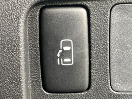 【パワースライドドア】スマートキーや運転席のスイッチでスライドドアの開閉が可能♪電動だから力を入れてドアを開ける必要が無く、小さいお子様でも、重い荷物を持っている時もラクに開け閉めできます♪