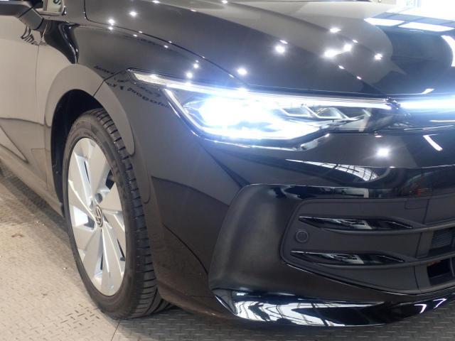 LEDヘッドライト自然光に近いLEDの光が明るく夜道を照らしドライバーの疲労と消費電力を軽減、