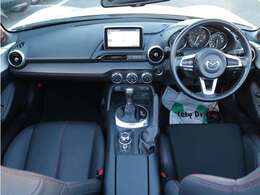 すっきりとしたロードスターらしいデザインのダッシュ回り！フロントビューの視認性もよく運転しやすいと思います★