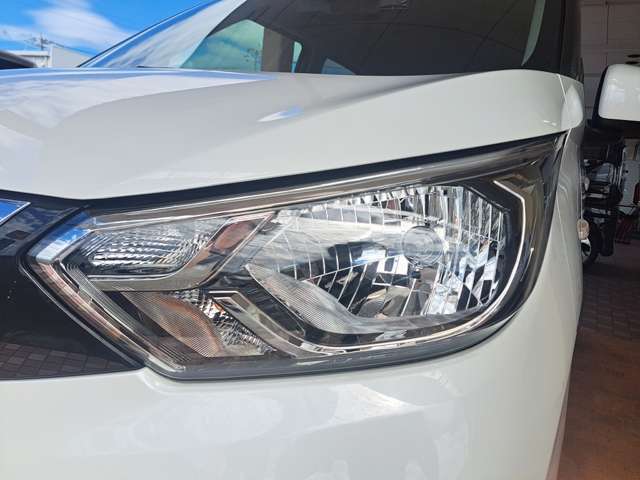 ライトのスイッチをAUTOに設定しておくと、状況に応じてスモール・ヘッドランプのON/OFFを自動的に調整します。