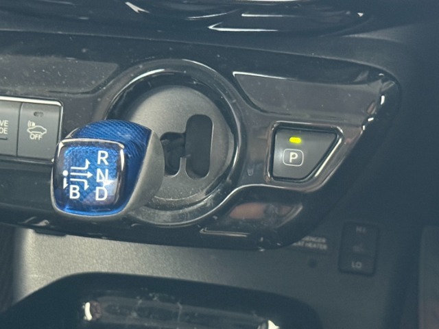 車の操作は分からないという方いらっしゃいませんか？そんな方でも安心して下さい！とっても簡単に操作、運転出来ますので幅広い層のお客様から大人気の一台です！
