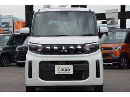 外装はホワイトパールのお色味です。