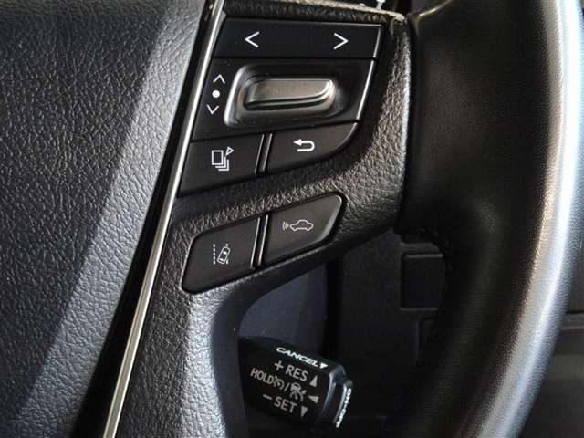 バックガイドモニターを装備しています、車庫入れもラクラクです。パノラミックビューモニターを搭載しています、上からの画像も表示されます。