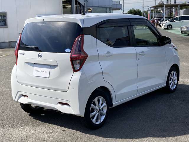 高さが有るので乗り降りや荷物の出し入れがし易く便利な一台です。