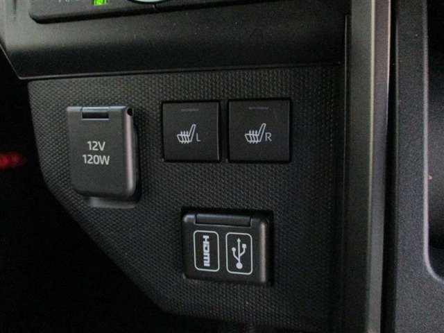 運転席、助手席ともにシートヒーターつきです。