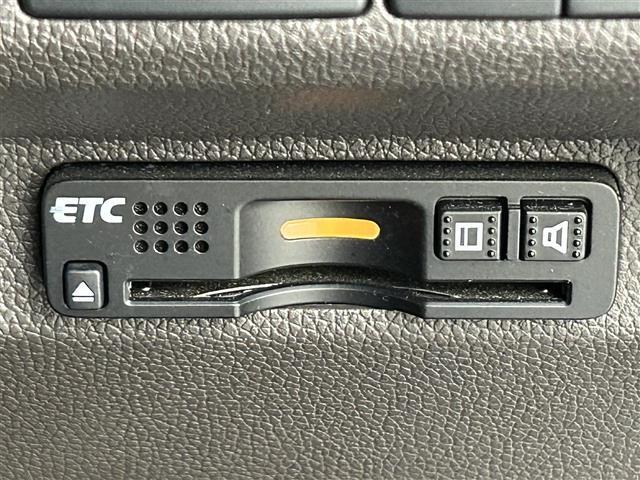 ◆【ETC】有料道路を利用する際に料金所で停止することなく通過できる、ETC車載器（ノンストップ自動料金収受システム機器）が装備されています。セットアップを行うことで利用可能になります。
