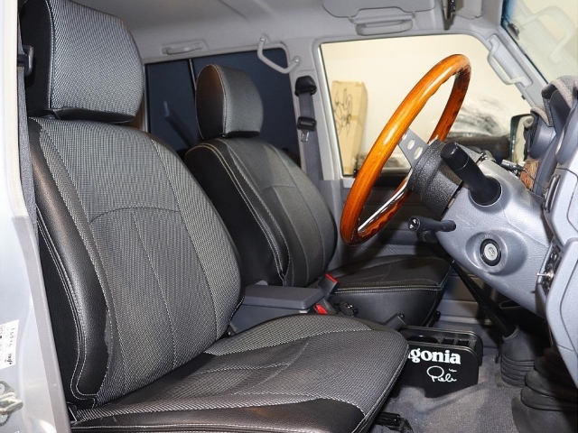 シートヒーターが運転席助手席とついております！