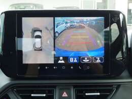 全方位モニター装着車。後方だけでなく、車両助手席側や前方、俯瞰映像などをディスプレイに表示します。車庫入れや慣れない場所での切り返しなどをサポート♪