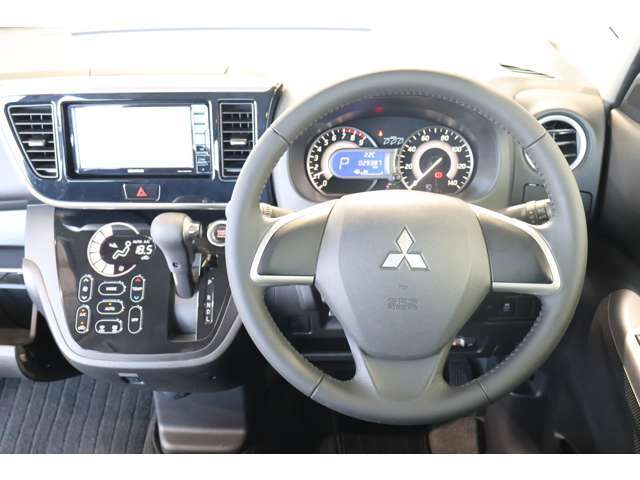 【安全機能】＜e-Assist＞FCMーCity（低速域衝突被害軽減ブレーキシステム＋前進時誤発進抑制機能）