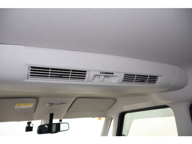 広く高い室内の冷暖房効果を高めるサーキュレーター装備！