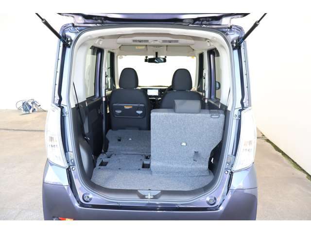 左右独立フラット格納機構リヤシート※左右分割式で3名乗車＋ラゲッジスペースのアレンジが可能です/パンク修理キット（緊急用）付き（スペアタイヤはありません）