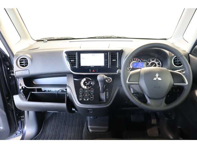 SRSデュアル（運転席・助手席）エアバック/EBD機能付ABS/ASC（横滑り防止＆トラクションコントロール）