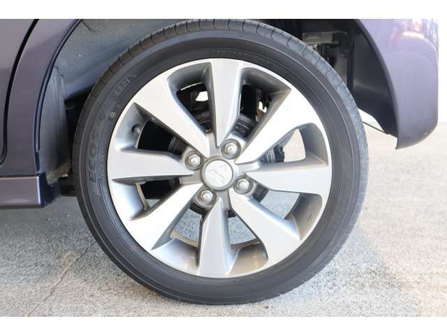 純正15インチアルミホイール＋165/55R15（YOKOHAMA製エコスES31）タイヤ装着※タイヤ残り溝：フロント3mm・リヤ3mm