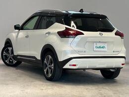 お車を左後ろから見るとこのような感じになります。テールランプやドアバイザー等装備品を確認できます。