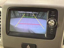 【バックカメラ】駐車時に後方がリアルタイム映像で確認できます。大型商業施設や立体駐車場での駐車時や、夜間のバック時に大活躍！運転スキルに関わらず、今や必須となった装備のひとつです！