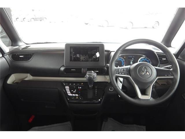 前席全体　目線も高く広い視界で安心して運転することができますね！