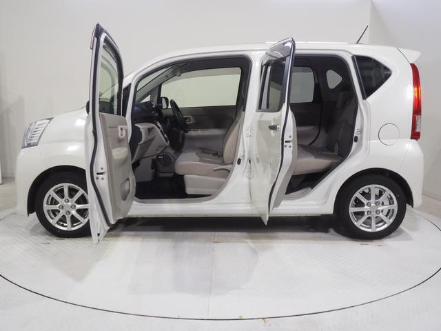 各ドアは開口が大きく、乗り降りがラクにできます。