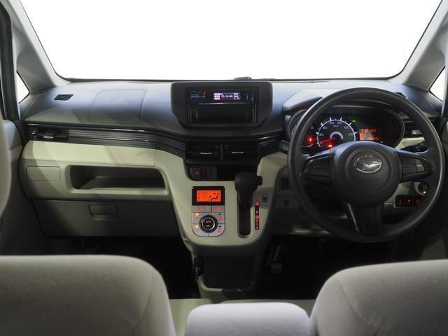 インパネは下半分を明るい配色としたデザインです。