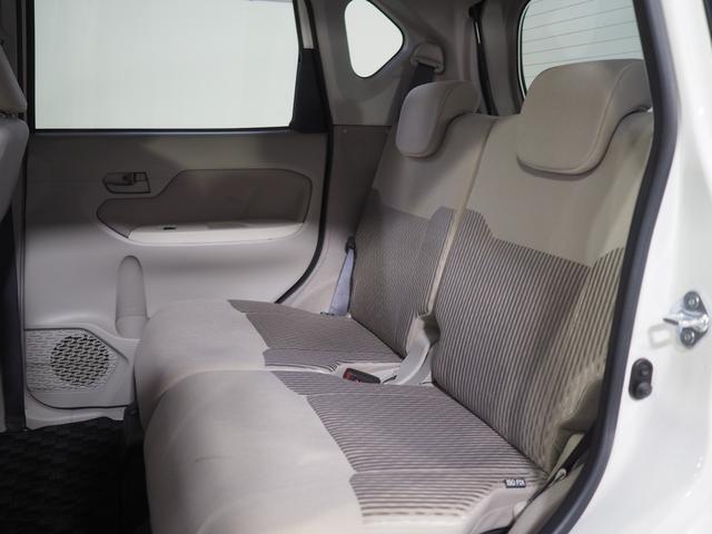 後席は左右独立して前後スライド＆リクライニングができます。