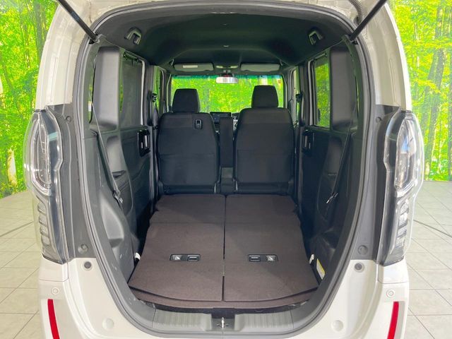 後席を格納すると、これだけの広さが！シーンに合わせたシートアレンジで、大きな荷物も積むことが出来ます♪
