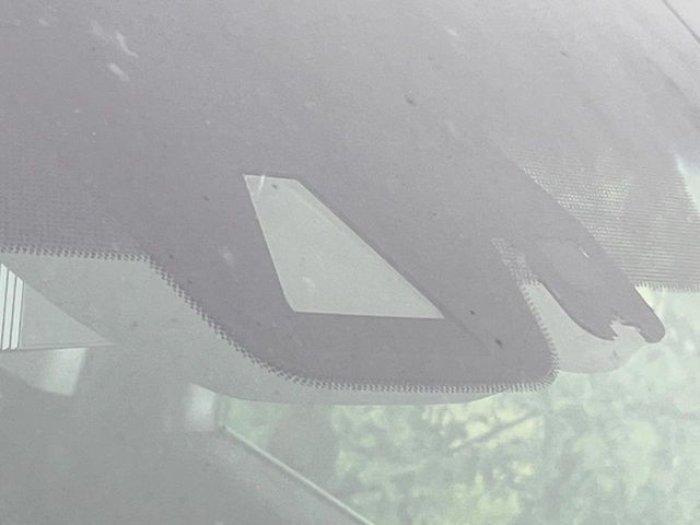 【トヨタセーフティセンス】走行中に前方の車両等を認識し、衝突しそうな時は警報とブレーキで衝突回避と被害軽減をアシスト。より安全にドライブをお楽しみいただけます。