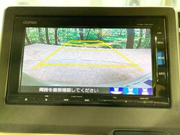 【バックカメラ】駐車時に後方がリアルタイム映像で確認できます。大型商業施設や立体駐車場での駐車時や、夜間のバック時に大活躍！運転スキルに関わらず、今や必須となった装備のひとつです！