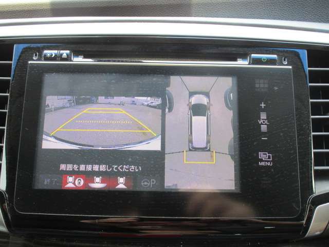 車庫入れが苦手な方でも安心感のある全方位モニター付き！