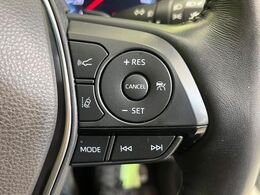 【レーダークルーズコントロール】高速道路での長距離走行が楽に！！自動で速度を保つクルーズコントロールが、衝突軽減システムと連携し、前方の車両を感知して車間を保つように速度調節してくれます！！