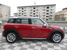 走行距離は40，300kmと年式の割に少ない禁煙車で、内外装・機関系共にコンディションはいいです。タイヤは32，400km時に4本共に交換されており、バッテリー含む消耗品は交換後のお渡しとなります！