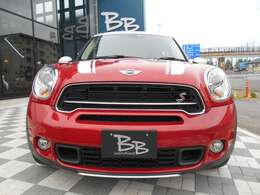 2016年式のMINIクロスオーバー、ターボ付きSグレードのALL4（4WD）が入庫いたしました。初代クロスオーバー（R60型）でもマイナーチェンジの後期型で、市場にはあまり出回らないガソリン車です！