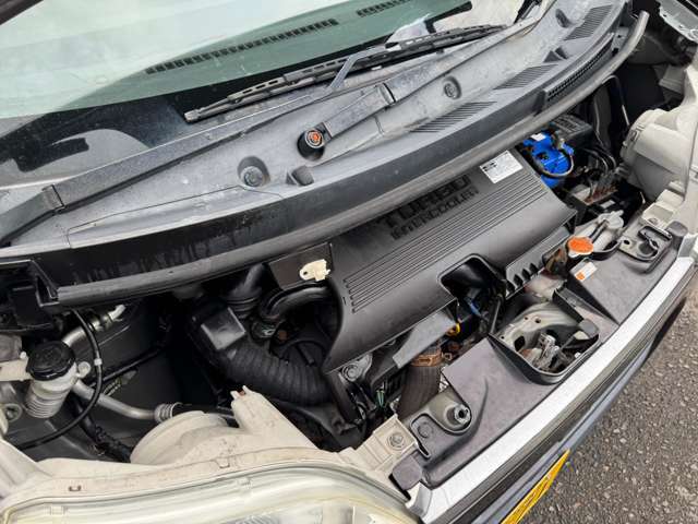 エンジンはタイミングチェーンを使用しているので10万km毎のタイミングベルトの交換も必要がありません♪エンジンに異音や異臭などもなく吹けも良好で安心して長くお乗り頂けます♪入庫時にロードテスト済♪