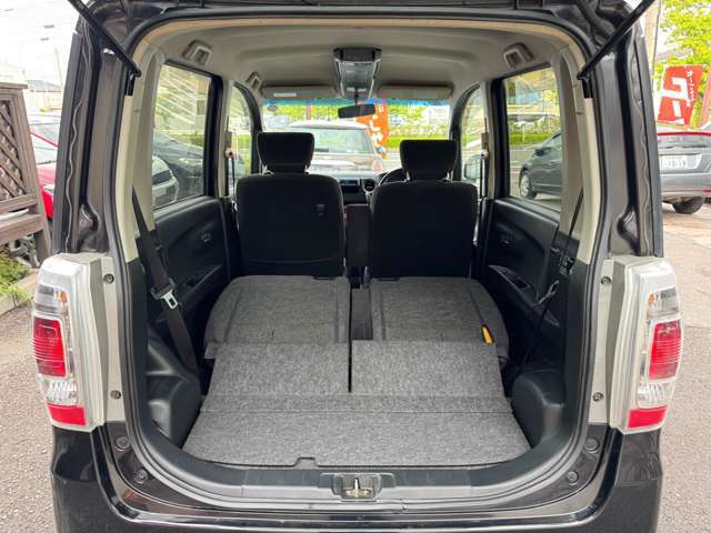 人数や荷物によって変化自在のラゲッチスペースです♪開口部が大きくワイドに作られており、大きな荷物や自転車などでも楽々積み込む事が出来ます♪送り迎えの際や旅行で荷物の多い時でも安心出来ます♪
