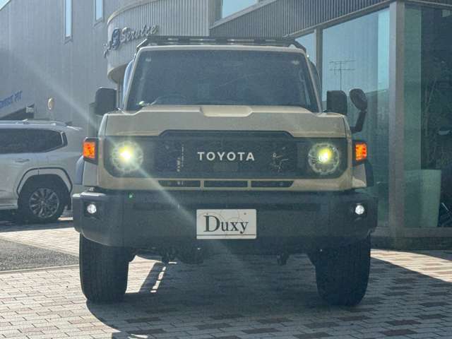 フロントはその車の「顔」として個性やブランドイメージを強く表現します☆彡グリルやヘッドライトのデザインが融合し、力強さや洗練された美しさを演出しており、印象的なフロントは走りの存在感を引き立てます☆彡