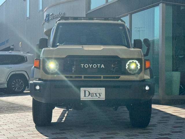 フロントはその車の「顔」として個性やブランドイメージを強く表現します☆彡グリルやヘッドライトのデザインが融合し、力強さや洗練された美しさを演出しており、印象的なフロントは走りの存在感を引き立てます☆彡