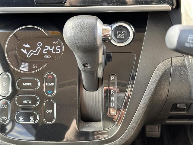 【シフトレバー】シフトの操作がしやすく快適なドライブを楽しんでいただけます！