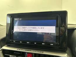 【カーナビ】インパネに埋め込まれたナビは、使いやすく、目的地までのドライブを楽しくしてくれます。ナビデータの更新はスタッフへご相談ください。