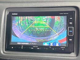 【バックカメラ】駐車時に後方がリアルタイム映像で確認できます。大型商業施設や立体駐車場での駐車時や、夜間のバック時に大活躍！運転スキルに関わらず、今や必須となった装備のひとつです！