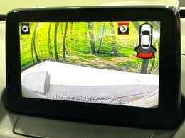 【バックカメラ】駐車時に後方がリアルタイム映像で確認できます。大型商業施設や立体駐車場での駐車時や、夜間のバック時に大活躍！運転スキルに関わらず、今や必須となった装備のひとつです！