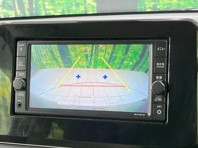 【バックカメラ】駐車時に後方がリアルタイム映像で確認できます。大型商業施設や立体駐車場での駐車時や、夜間のバック時に大活躍！運転スキルに関わらず、今や必須となった装備のひとつです！