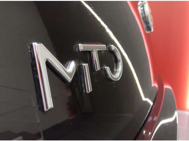MilanoでデザインされTorinoで生産されることから、それぞれの都市名の頭文字を合わせてMiToの名が付けられました。コンパクトで軽量であることから走りは非常にスポーティ。その人気は今なお健在です。