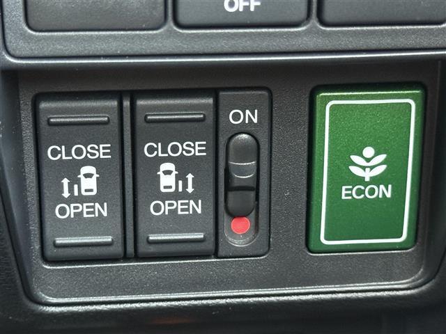 納車前に内外装のクリーニングをいたします。各種コーティング（別途有料）もご用意しておりますので、是非ご相談ください。
