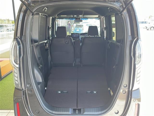 【シートアレンジ】乗せる人数、荷物によってシートアレンジは自由自在です！軽い力でシートを動かせます。開口部は低く、重い荷物もラクに積み下ろしできます。
